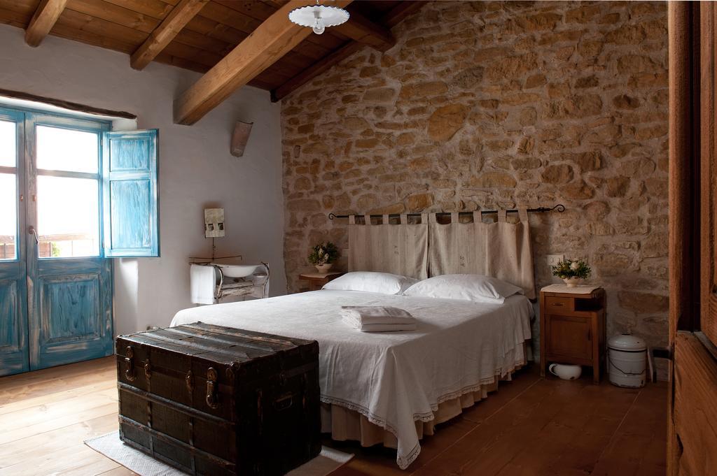 Domu Antiga Bed & Breakfast Gergei ภายนอก รูปภาพ