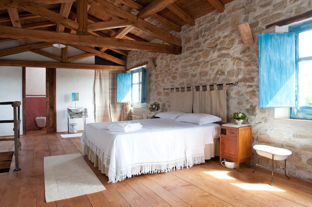 Domu Antiga Bed & Breakfast Gergei ภายนอก รูปภาพ