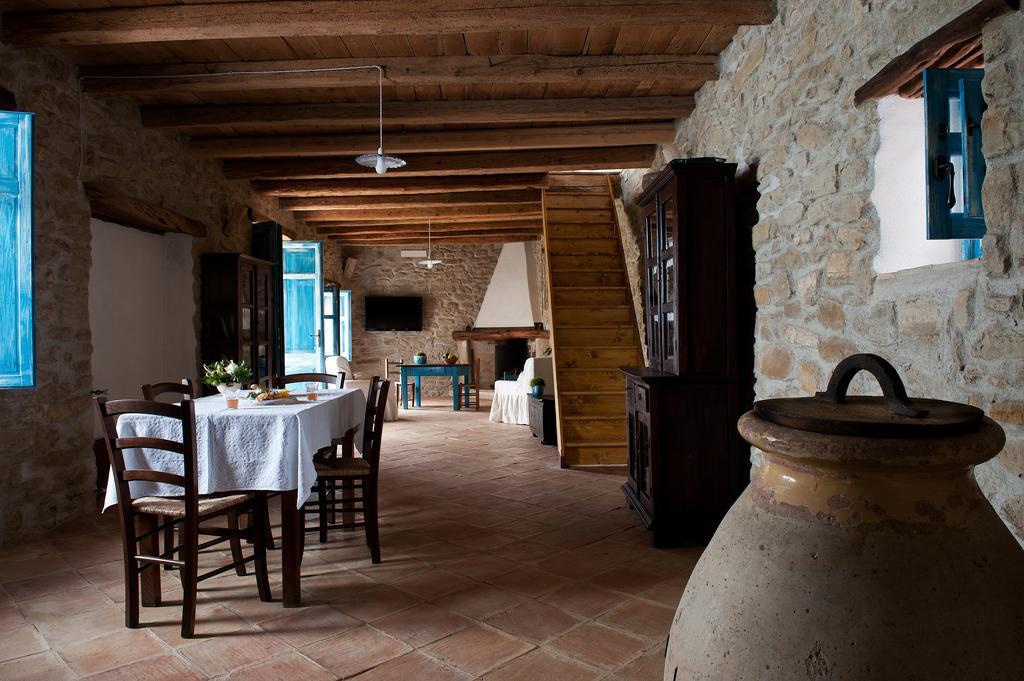 Domu Antiga Bed & Breakfast Gergei ภายนอก รูปภาพ