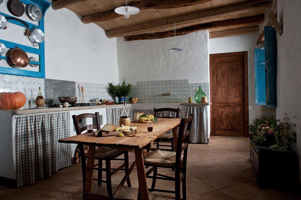 Domu Antiga Bed & Breakfast Gergei ภายนอก รูปภาพ