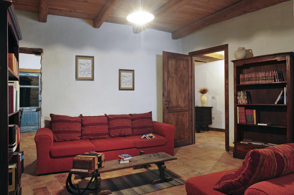 Domu Antiga Bed & Breakfast Gergei ภายนอก รูปภาพ